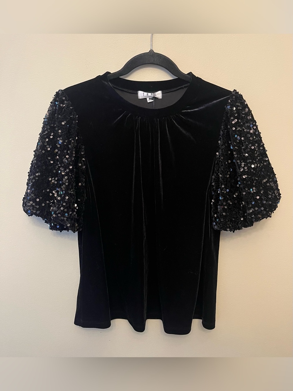 NWT THML Velvet Top Sequin Embellished Puff Sleeves Women's Size Small Black